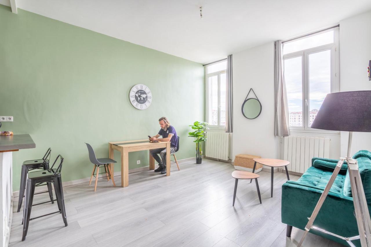 Hostel Ambassade Bretonne Vieux-Port มาร์กเซย ภายนอก รูปภาพ